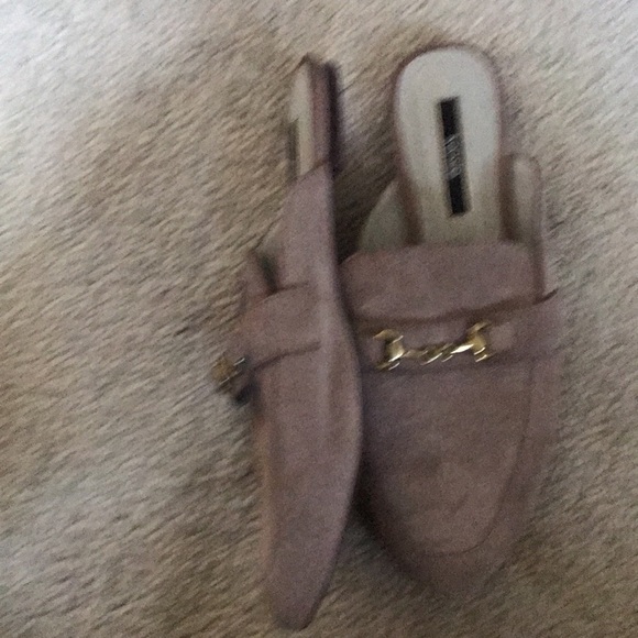 Kensie Poppi Taupe Leather Upper Slip on Suede Mules w/Gold Metal Detailing-9M - Picture 5 of 9